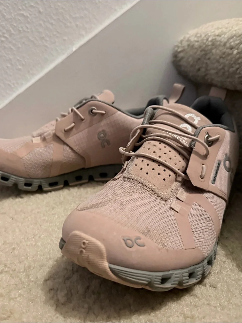 On Cloud Women’s Waterproof Sneakers  Shoes, pink Rose Lunar- size 6 clean